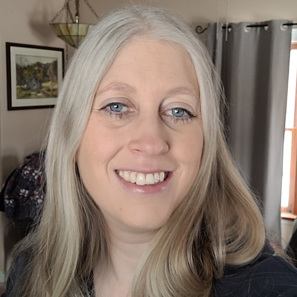 Meet your Posher, Alyssa - Picture 1 of 1